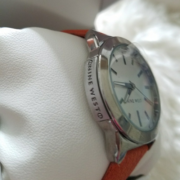 Watch - Picture 2 of 3